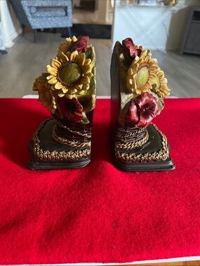 A Pair of Summer Bloom Bookends — Yellow and Red